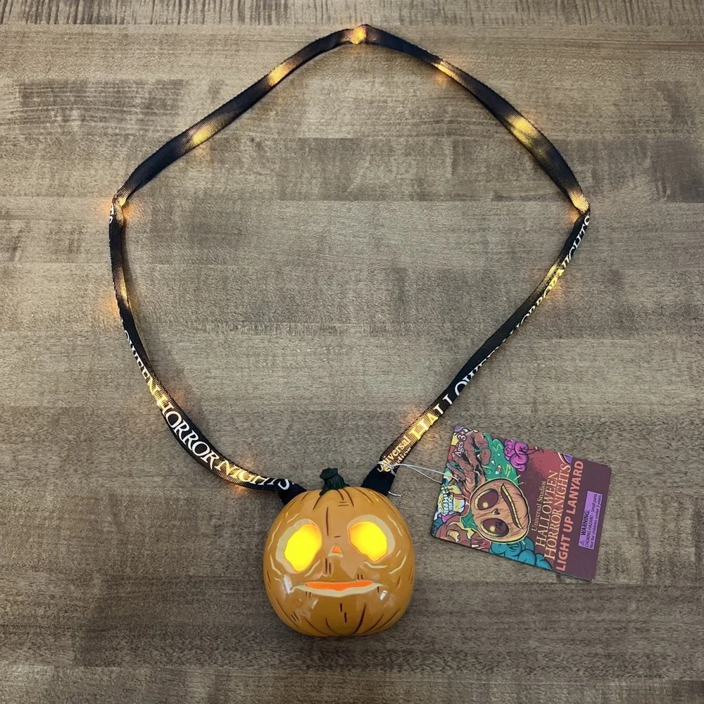 2023 Universal Studios HalloweenHorror Nights Lil' Boo‎ Light Up Pumpkin Lanyard